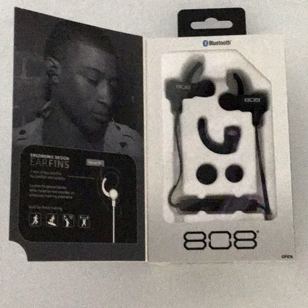 EARCANZ 808~ Wireless Earbuds~Ergonomic Design Earfins
With Travel Pouch